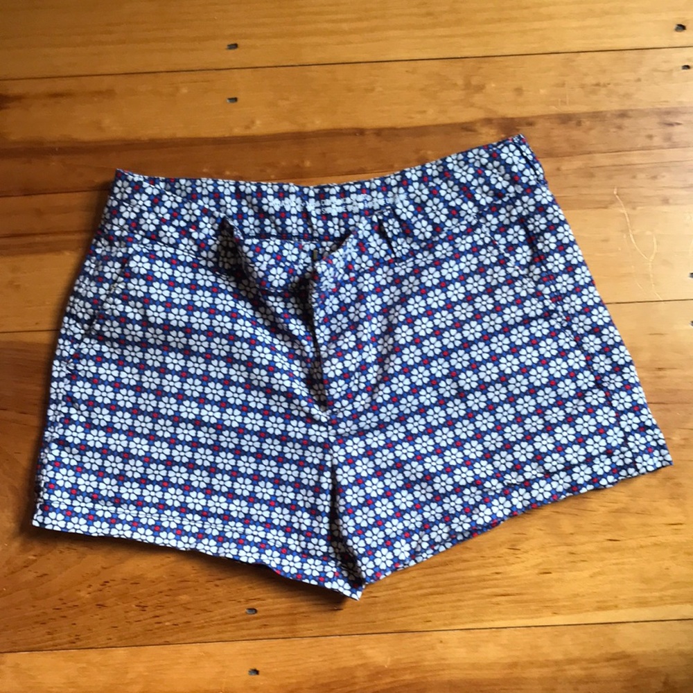 Gap Khaki floral shorts Size 8 women’s